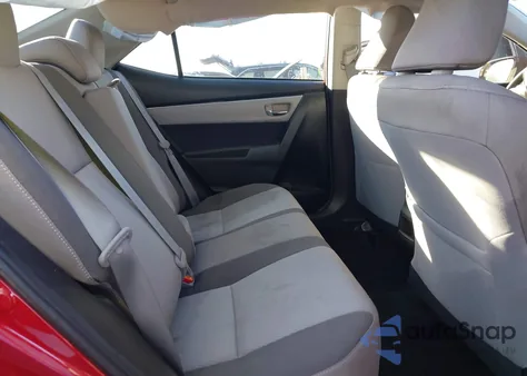 2018 Toyota Corolla Le z USA, uszkodzony, nr VIN 5YFBURHE7JP820620